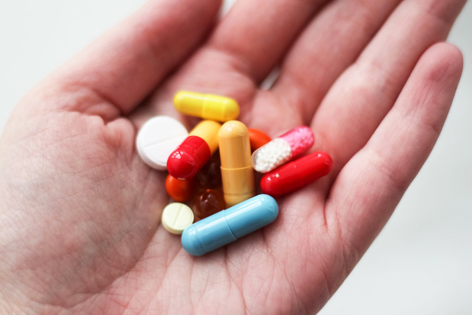 來路不明的藥物別亂吃！ 老翁為保健康亂服成藥竟把腎臟吃出腫瘤