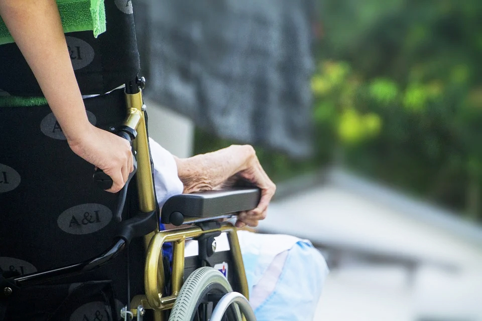 落實失智症患者防疫措施 照護者先做好自我調適才能給予安定的力量