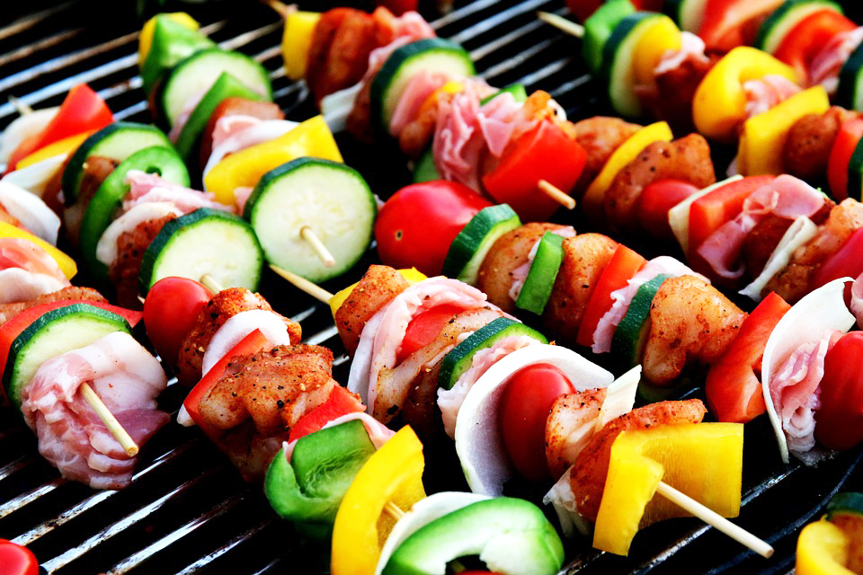 中秋烤肉美食當前難抗拒 腸保健康5技巧、定期篩檢揪出潛「腸」危機