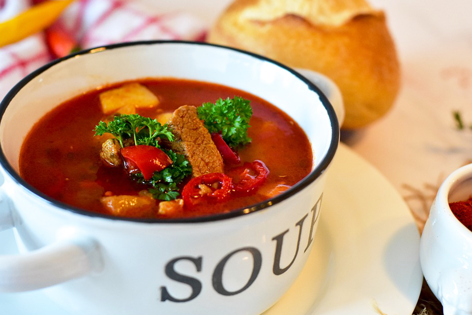 天冷吃鍋物、喝熱湯小心「胃食道逆流」！ 中醫建議按壓3穴位有助日常保養與症狀緩解