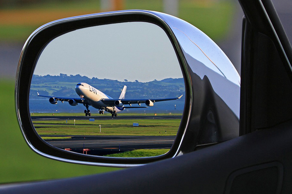 出門旅遊最怕「動暈症」！專業藥師提醒：暈車藥吃對時間才有效 常見兩大成分使用方式比一比