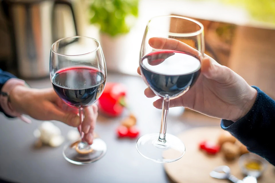 小酌讓運動健身成果功虧一簣？復健科醫生化解飲酒迷思 增肌減脂每天喝這樣剛剛好