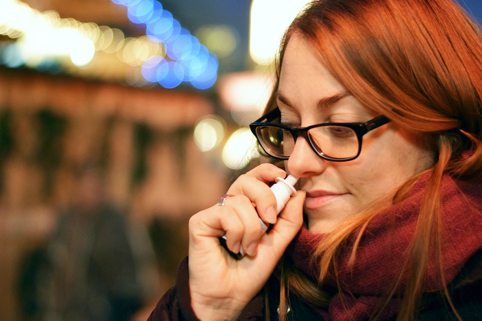 Omicron變異株似乎能夠逃避疫苗保護？ 鼻噴霧劑提供COVID-19治療新選擇