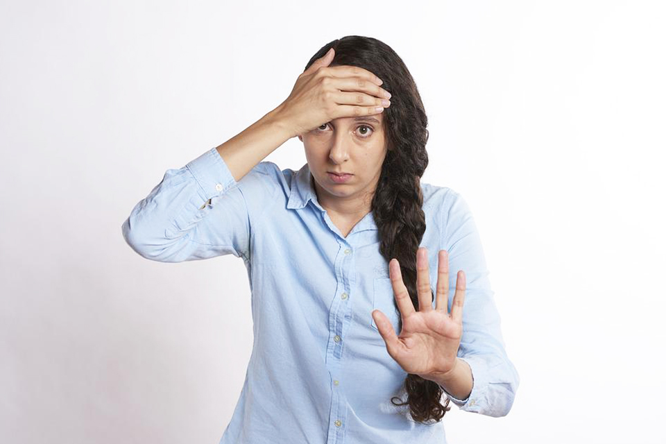 當你耳朵感覺不舒服可能不只是耳朵本身的問題！ 專家解析耳痛常見5種原因