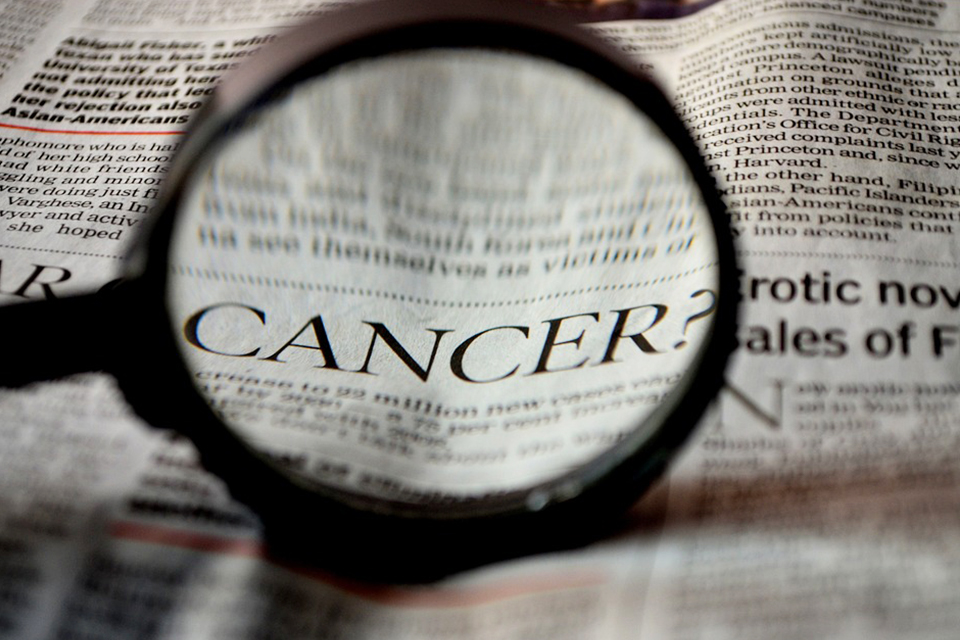 注意黑色素瘤的4個警告信號！ 如果你有1顆看起來很不一樣的痣且有點醜就應該去檢查